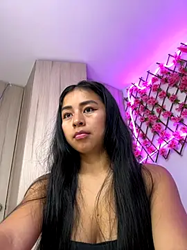 RaquelOficial online show from October 2025 04:27:01 PM