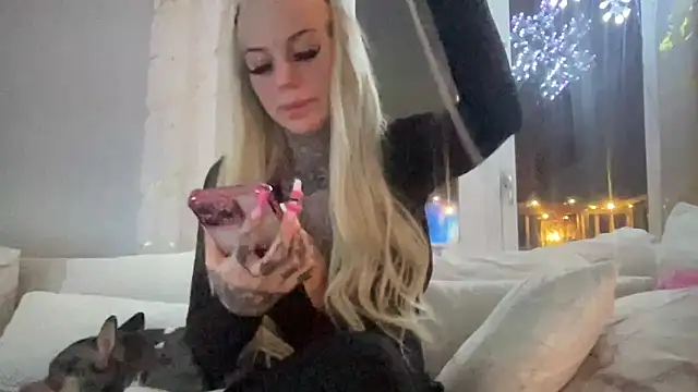 Snapshot of paulinaalatalo chatting on December 2025 10:45:02 PM paulinaalatalo online show from December 2025 10:45:02 PM