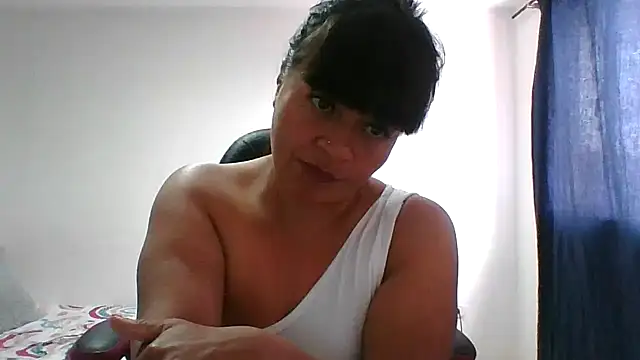 adri89-g online show from February 2026 01:43:01 PM