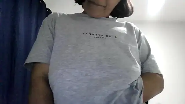 Snapshot of adri89-g chatting on June 2026 04:44:01 AM adri89-g online show from June 2026 04:44:01 AM