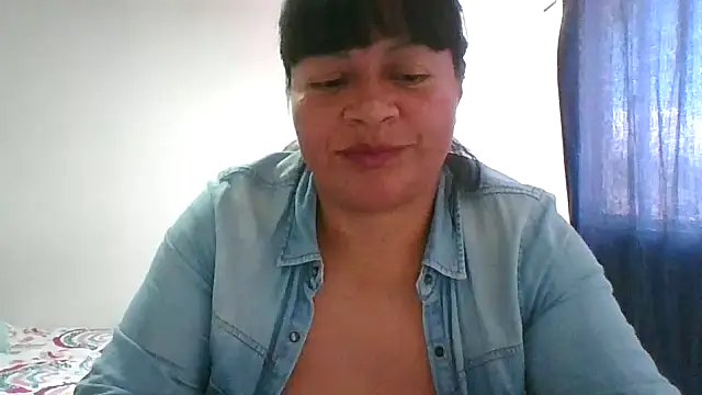 adri89-g online show from January 2026 06:22:01 PM