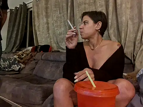 Alexis21821 online show from December 2025 05:03:02 PM