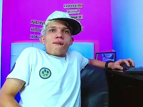 EL VENEZOLANO 22CM online show from October 2025 04:55:02 AM
