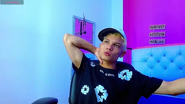 EL VENEZOLANO 22CM online show from October 2025 04:46:02 AM