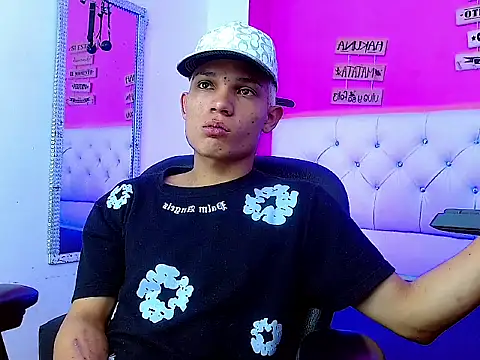 EL VENEZOLANO 22CM online show from October 2025 04:46:02 AM