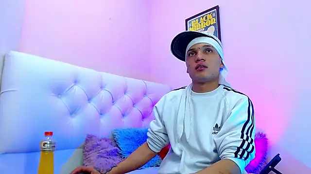 EL VENEZOLANO 22CM online show from November 2025 04:12:01 AM