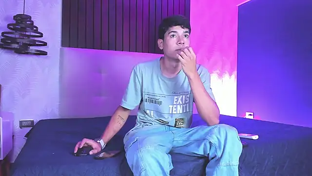 SandroVeyra online show from September 2025 08:03:02 PM