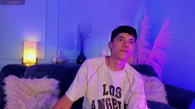 SandroVeyra online show from November 2025 01:31:01 AM