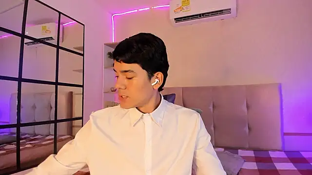 SandroVeyra online show from October 2025 04:00:01 AM