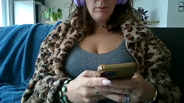 Snapshot of samantaatw chatting on September 2025 08:20:02 AM samantaatw online show from September 2025 08:20:02 AM