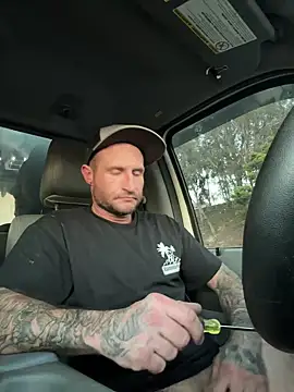 Snapshot of skip69xxx chatting on December 2025 12:43:01 AM skip69xxx online show from December 2025 12:43:01 AM