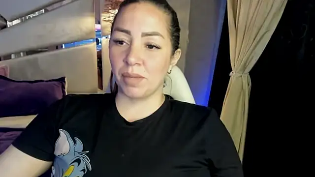 alexiaystive3 online show from October 2025 04:00:01 PM