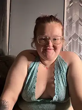 Snapshot of AmberBliss-X chatting on October 2025 09:57:01 PM AmberBliss-X online show from October 2025 09:57:01 PM