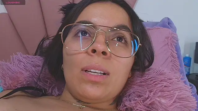 hillary joness online show from September 2025 02:01:02 AM