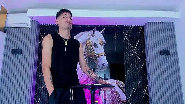 Iam Steven online show from November 2025 03:23:01 PM