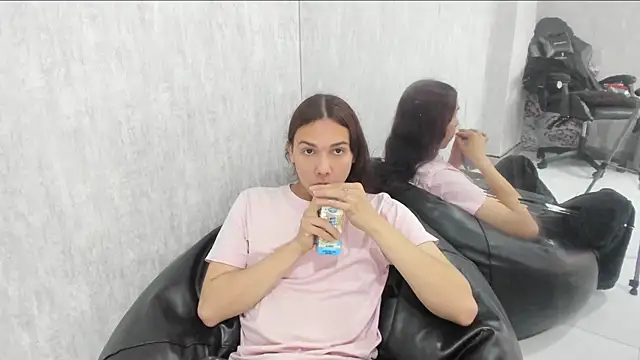 Almaazz online show from November 2025 07:58:01 PM