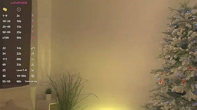 Snapshot of ellliefrost chatting on December 2025 04:44:02 AM ellliefrost online show from December 2025 04:44:02 AM