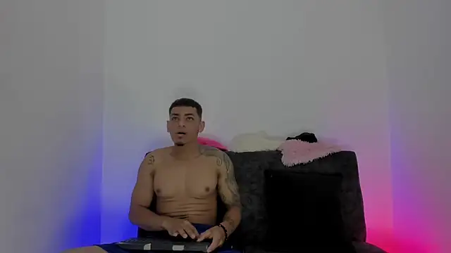 Snapshot of maykel_and_mike chatting on October 2025 02:40:02 PM maykel and mike online show from October 2025 02:40:02 PM