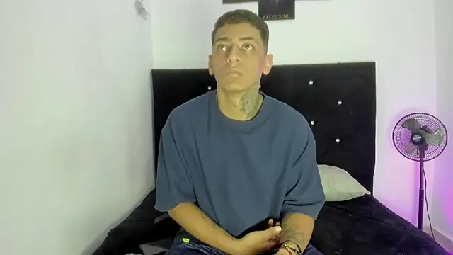 Snapshot of maykel_and_mike chatting on November 2025 09:31:02 AM maykel and mike online show from November 2025 09:31:02 AM