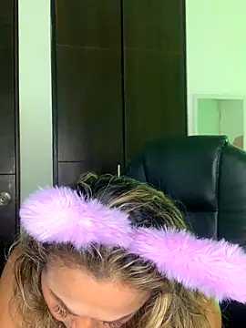 BunnyGlow50 online show from November 2025 03:18:01 AM