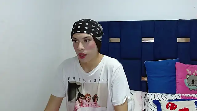 PinkLuna LolaBloom online show from June 2026 02:00:02 AM