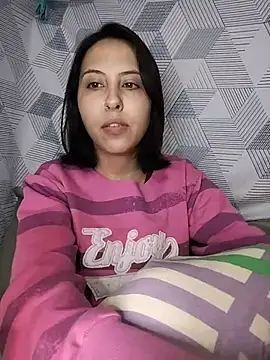melzinhah03 online show from June 2026 01:32:01 AM