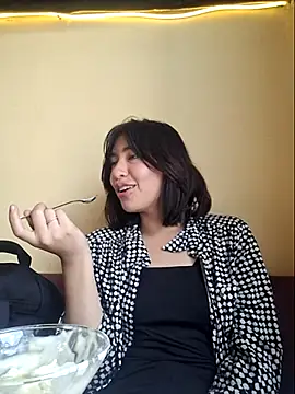 Sullyoonn online show from March 2026 05:46:02 PM