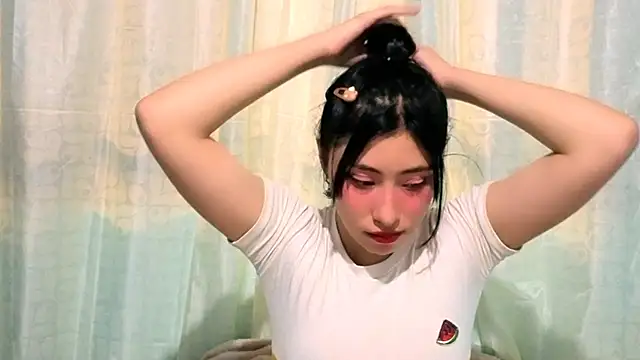 Sullyoonn online show from November 2025 11:30:01 PM