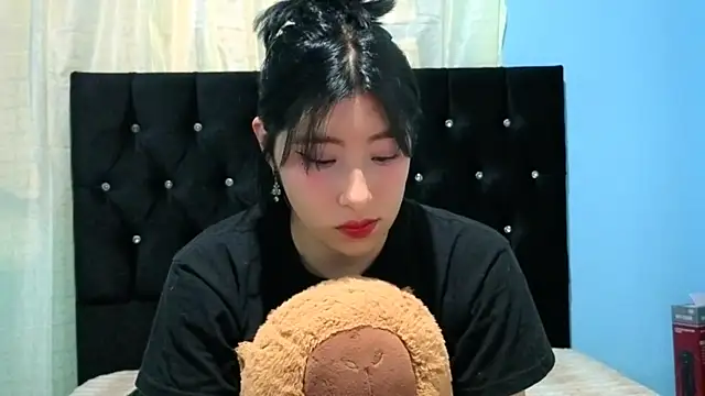 Sullyoonn online show from October 2025 01:17:02 AM