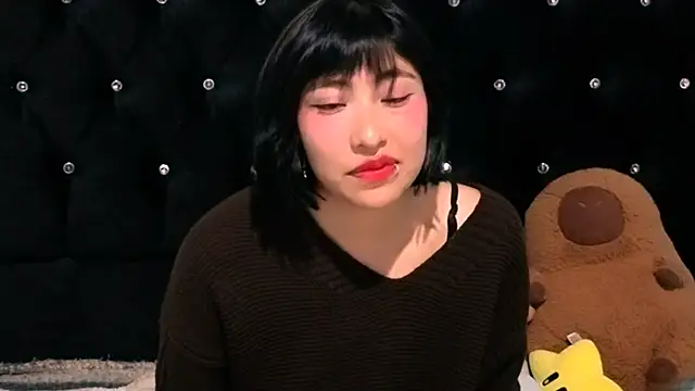 Sullyoonn online show from November 2025 12:00:02 AM