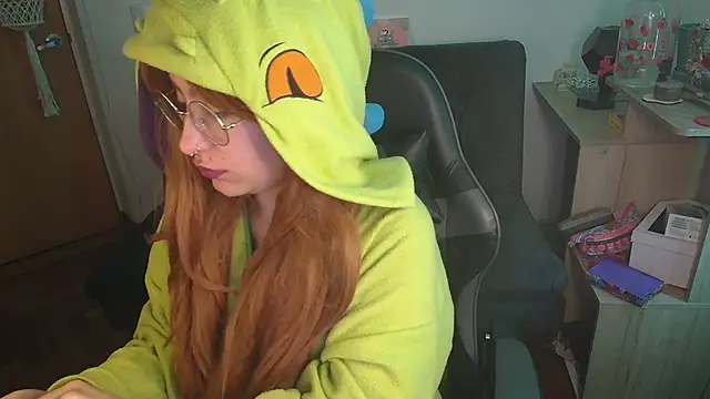 Miacatsito3 online show from November 2025 08:35:02 PM