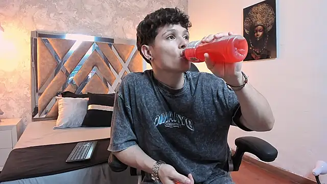 Snapshot of kraven_lust chatting on February 2026 03:40:02 AM kraven lust online show from February 2026 03:40:02 AM