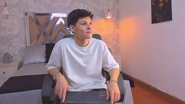 Snapshot of kraven_lust chatting on December 2025 03:10:02 AM kraven lust online show from December 2025 03:10:02 AM