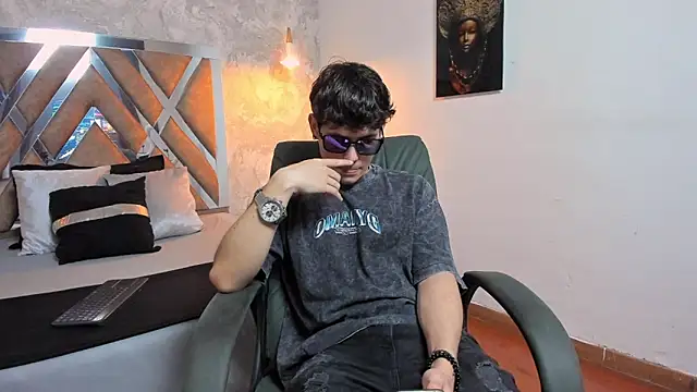 Snapshot of kraven_lust chatting on February 2026 03:15:02 AM kraven lust online show from February 2026 03:15:02 AM