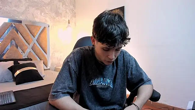 Snapshot of kraven_lust chatting on February 2026 03:04:01 AM kraven lust online show from February 2026 03:04:01 AM