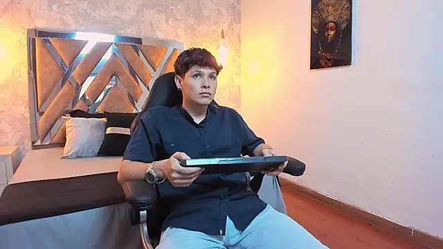 Snapshot of kraven_lust chatting on February 2026 03:07:02 AM kraven lust online show from February 2026 03:07:02 AM