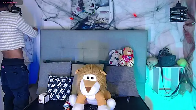 Billie Turner  online show from November 2025 04:50:02 AM