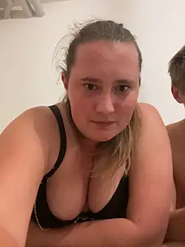 Snapshot of CurvySabrina chatting on September 2025 11:10:01 PM CurvySabrina online show from September 2025 11:10:01 PM