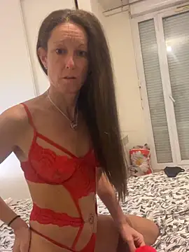 Snapshot of Kristinatreize chatting on December 2025 05:16:01 PM Kristinatreize online show from December 2025 05:16:01 PM