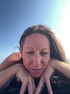 Snapshot of Kristinatreize chatting on October 2025 09:43:01 AM Kristinatreize online show from October 2025 09:43:01 AM
