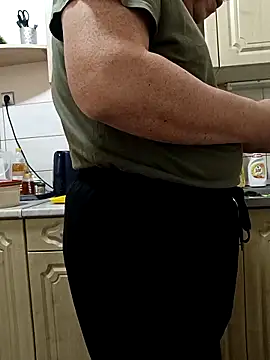 Snapshot of narrowboy chatting on December 2025 01:27:01 PM narrowboy online show from December 2025 01:27:01 PM