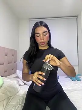 karolaalcendra online show from March 2026 12:32:02 AM