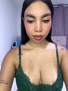 karolaalcendra online show from December 2025 03:55:01 AM