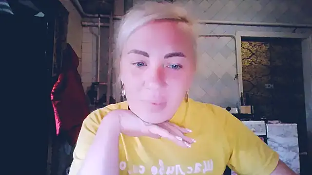 EmmaCat  online show from May 2026 05:40:01 AM
