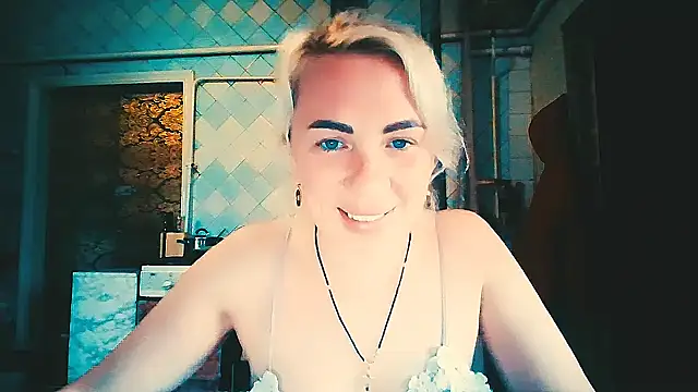 EmmaCat  online show from April 2026 12:00:01 PM