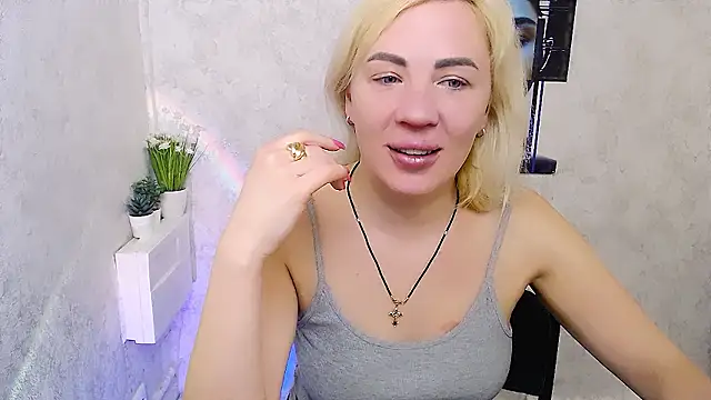 EmmaCat  online show from February 2026 07:18:01 AM