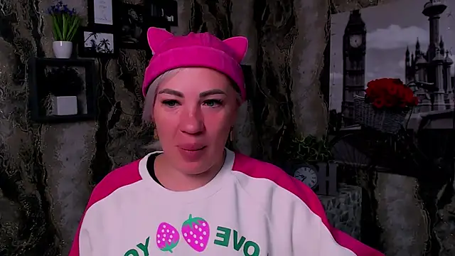 EmmaCat  online show from April 2026 05:25:01 AM