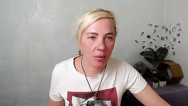 EmmaCat  online show from May 2026 04:06:01 AM