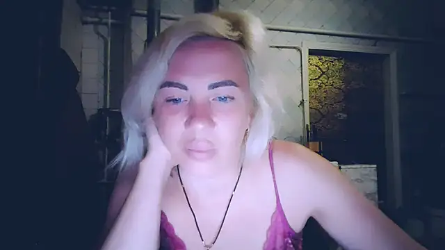 EmmaCat  online show from May 2026 08:15:01 PM