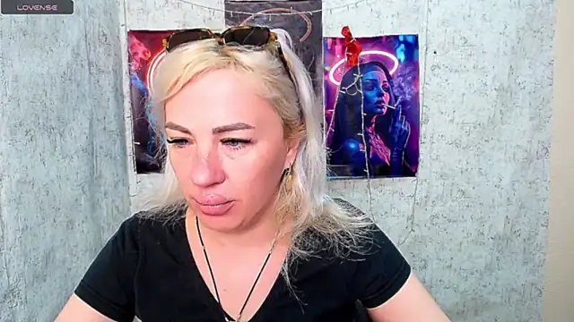 EmmaCat  online show from April 2026 04:19:01 AM